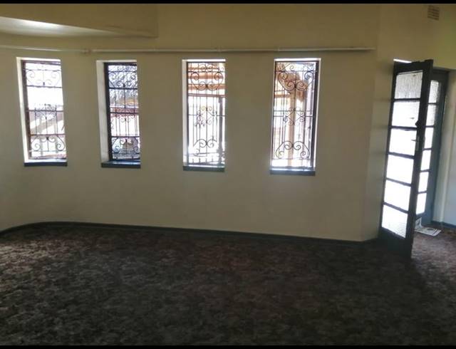 7 BEDROOM CLUSTER FOR SALE IN STRUBENVALE